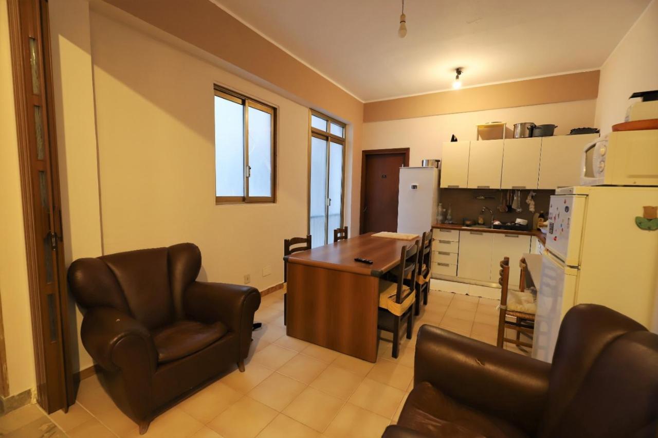 Casa Studenti E Giovani Turisti Fkk - Giochi Di Societa Ed Intimo Party - Volontari Benvenuti Appartement Palermo Buitenkant foto